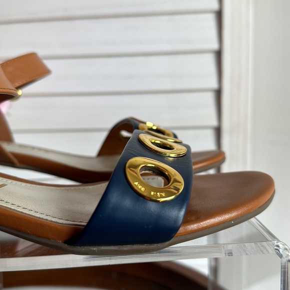 EUC Anne Klein Ellamae Blue & Tan Leather Block Heel Gold Grommet Sandal - Picture 6 of 14